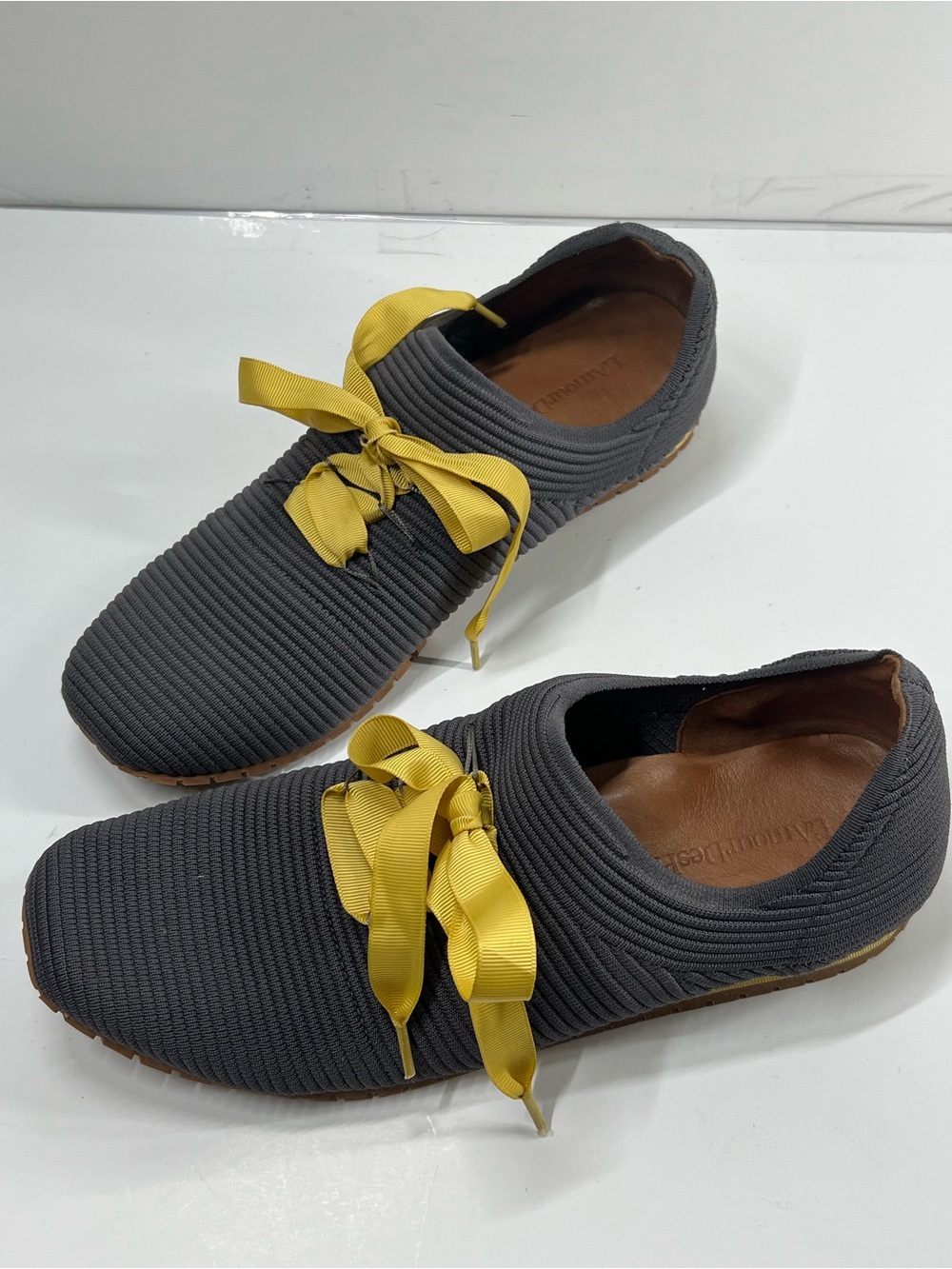 L’Amour des Pieds Gray Woven Stretch Sneakers Yellow Ribbon Women’s 9.5